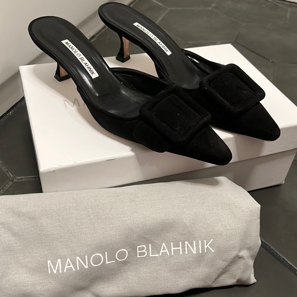 Manolo Blahnik Suede Maysale Mules in black, size 38